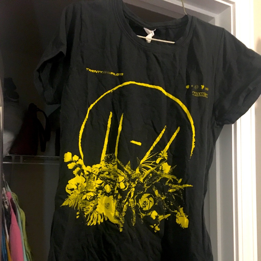 Twenty one Pilots, Youth T-shirt. Gently Worn. SIZE: Youth XL